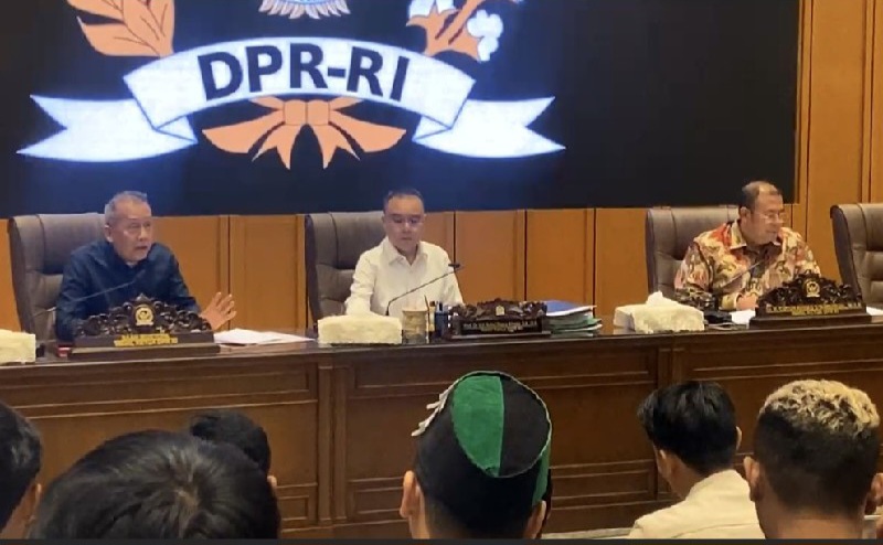 DPR Respon Tuntutan 17+8 dengan Keluarkan Enam Poin Keputusan | TINTAHIJAU.com