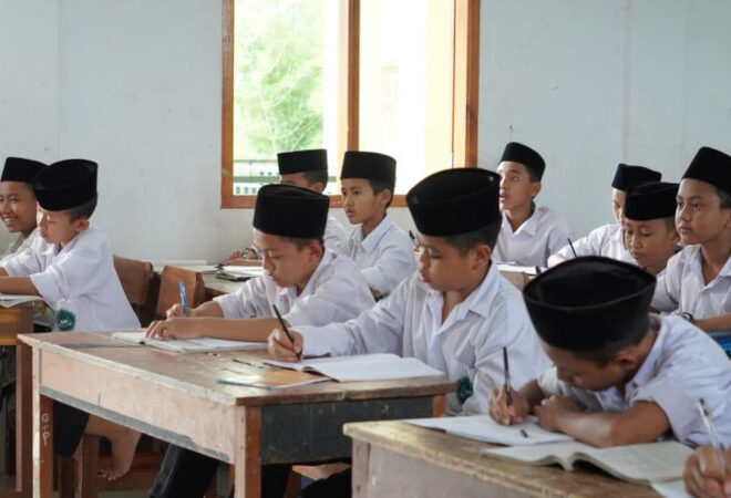 Mengaku “Habib”, Pria Paruh Baya Palak Tiga Sarung Santri di Bogor | TINTAHIJAU.com